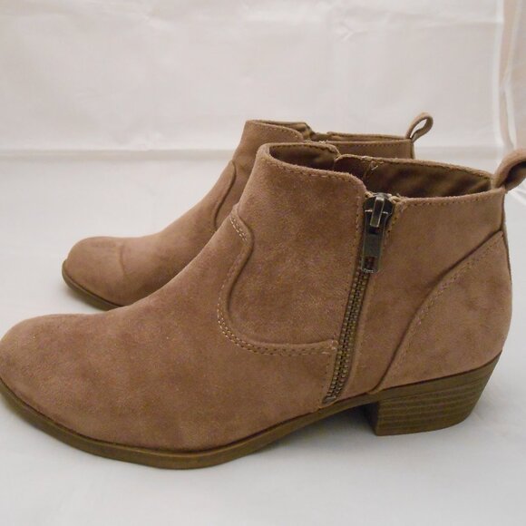 Women's Arizona Jeans Co. Brown Suede Ankle Boots, Size 8, Low Heel, Zip Closure - Picture 4 of 10